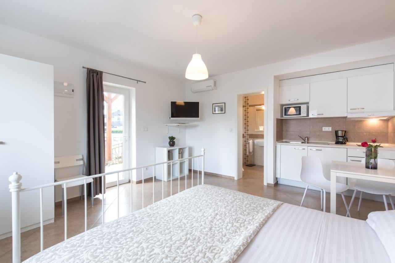 Apartmani Laura Krk Krk Town Zewnętrze zdjęcie