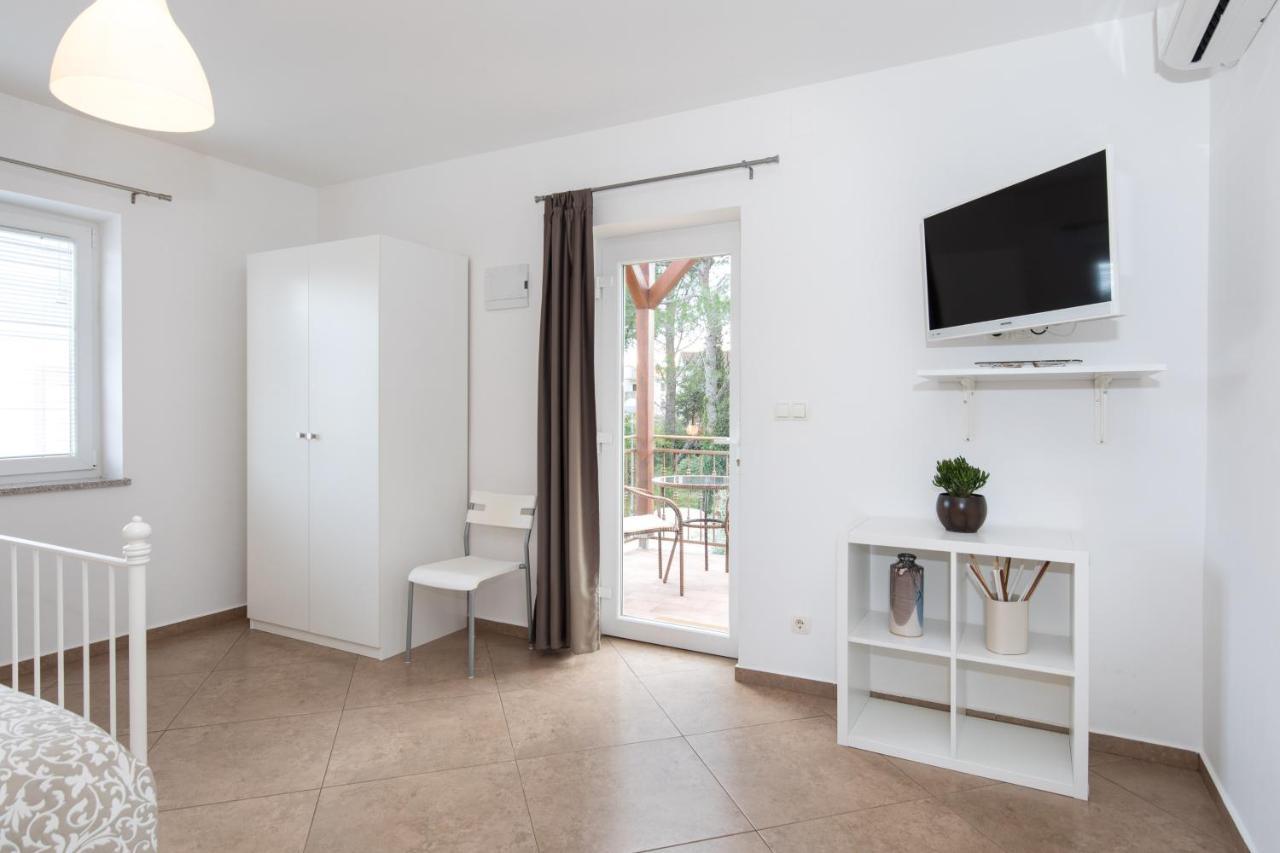 Apartmani Laura Krk Krk Town Zewnętrze zdjęcie