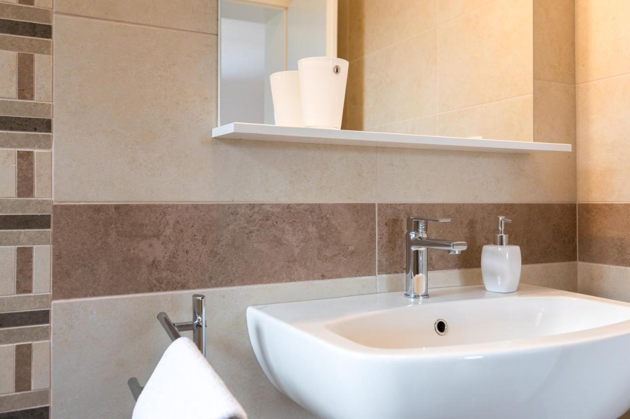 Apartmani Laura Krk Krk Town Zewnętrze zdjęcie
