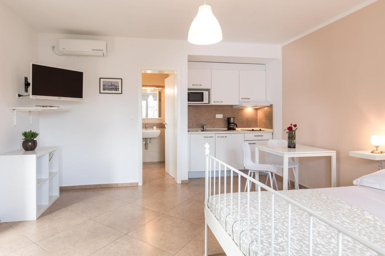 Apartmani Laura Krk Krk Town Zewnętrze zdjęcie