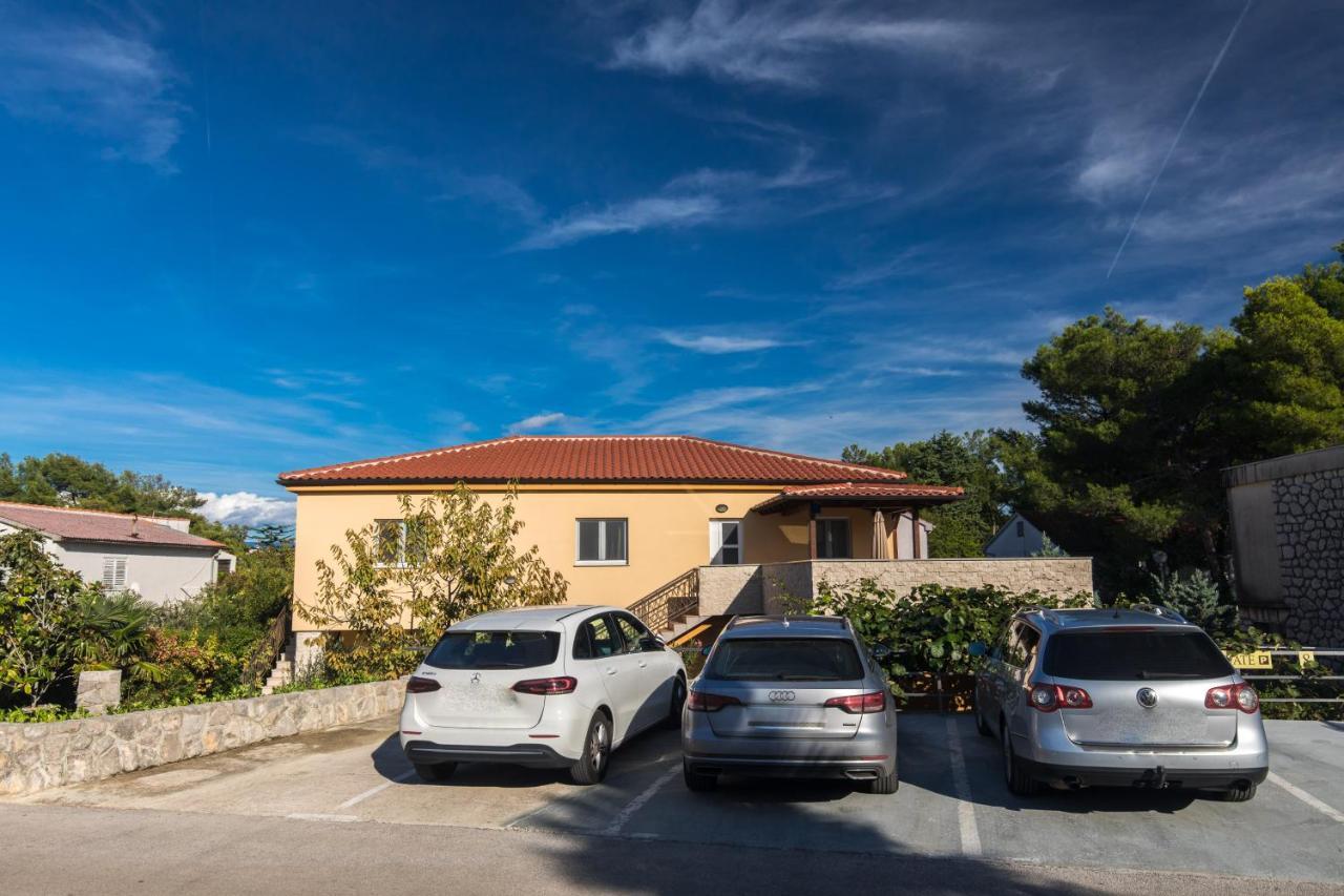 Apartmani Laura Krk Krk Town Zewnętrze zdjęcie