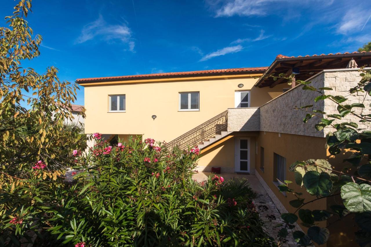Apartmani Laura Krk Krk Town Zewnętrze zdjęcie